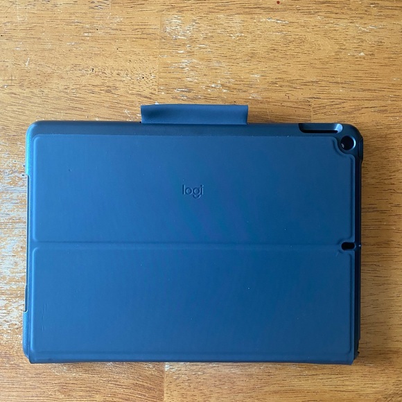 LogiTech IPad Air 3rd Generation Keyboard Case, SlimFolio - Picture 2 of 4